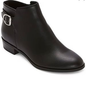 NWOT St. John's Bay Womens Rayford Stacked Heel Booties